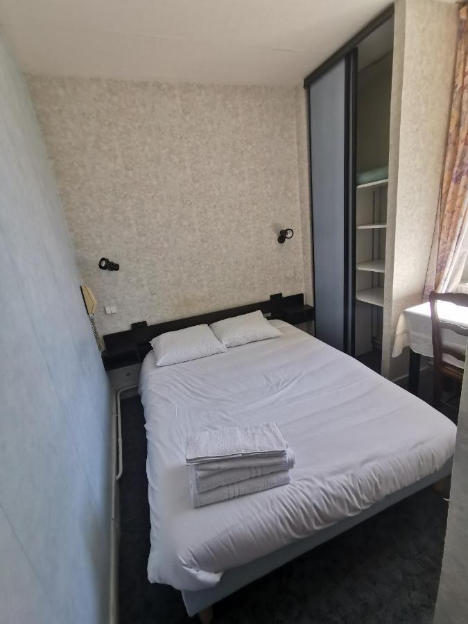Hotel Le Tourisme Embrun Exterior foto